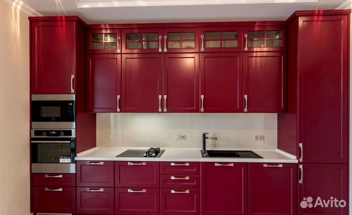 Прямая кухня в потолок. Кухонный гарнитур на заказ