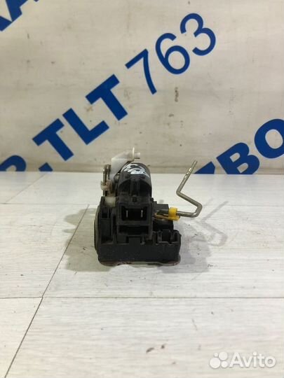 Замок двери задний левый renault sandero 1 1.6 мт