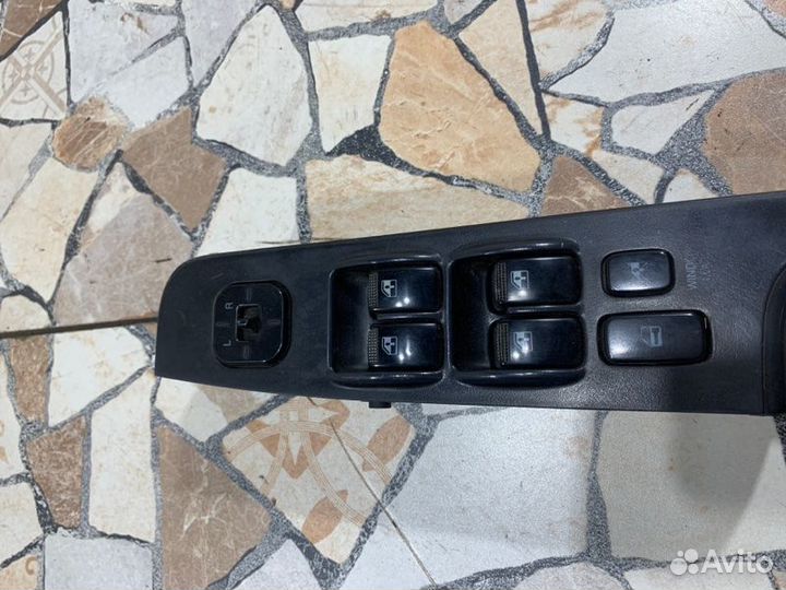 Блок управления стеклоподъемниками передний левый