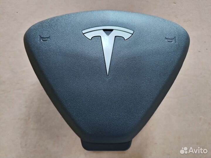 Крышка руля Tesla Model 3