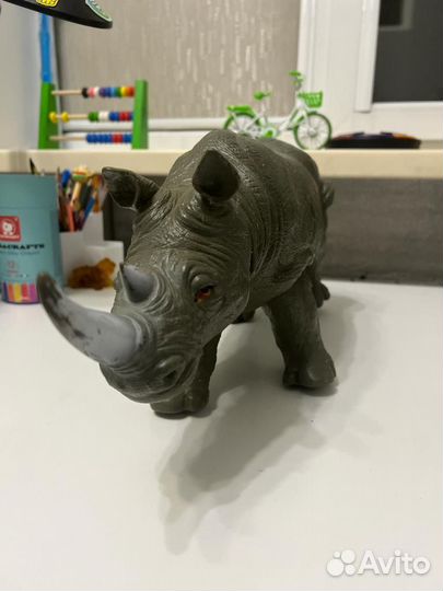 Большой мамонт, большой лев, большой носорог