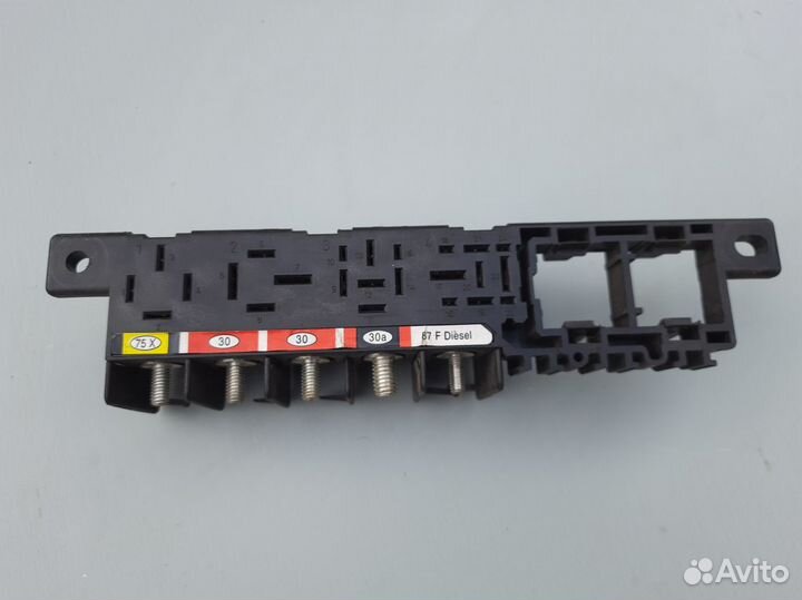 Блок предохранителей Skoda Octavia A4 Golf 4