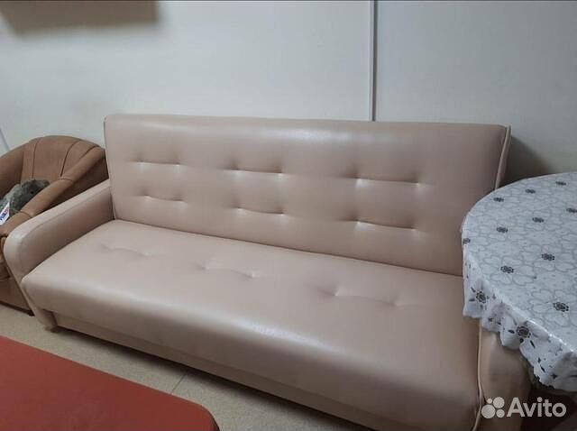 Кожаный диван