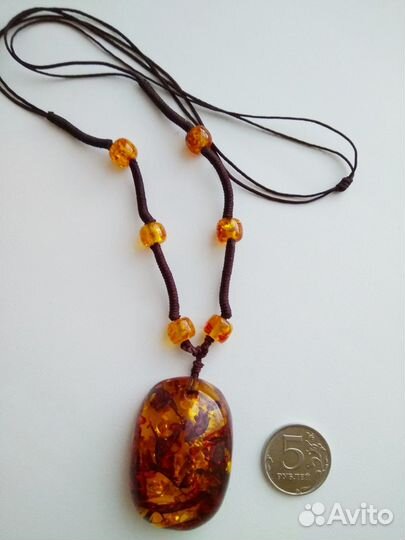 Кулон из янтаря на шнуре времён СССР