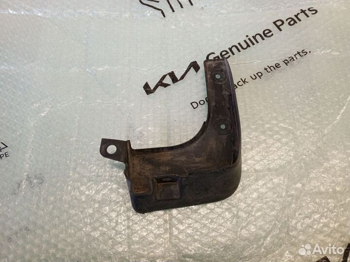 Брызговик передний правый Hyundai Solaris 1