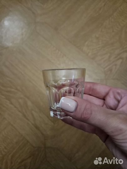 Стопки рюмки фужеры бокалы