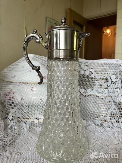 Хрустальный кувшин с мельхиоровым изголовьем