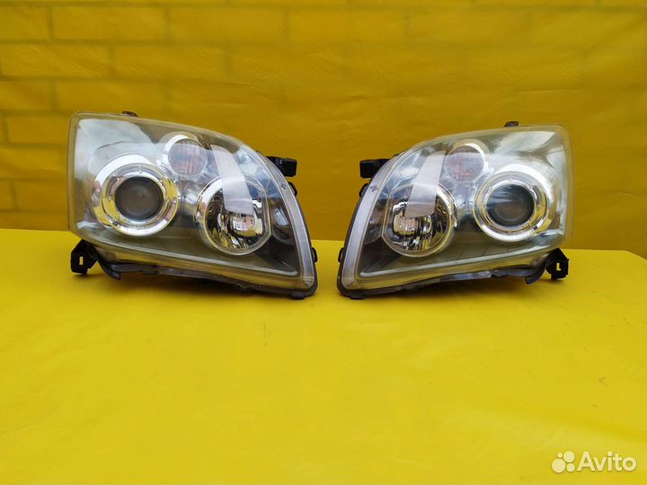Фары Toyota Avensis T250