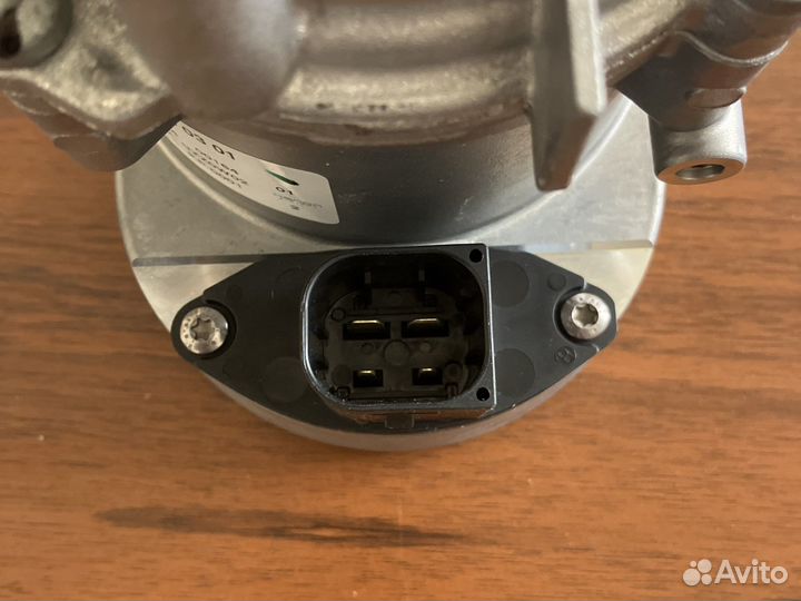 Помпа Mercedes W205 W213 M264 а2642000301