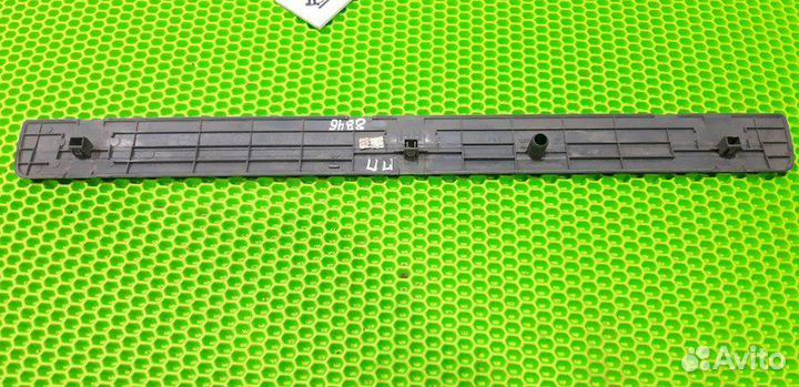 Накладка на порог передней правой двери Almera B10