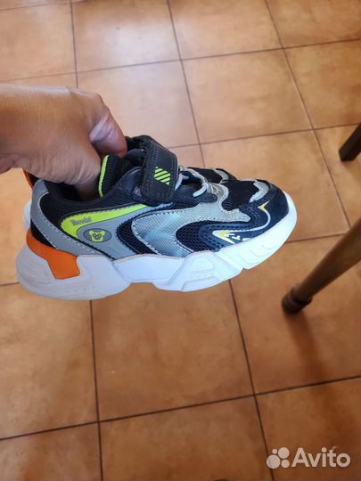 Кроссовки 25р