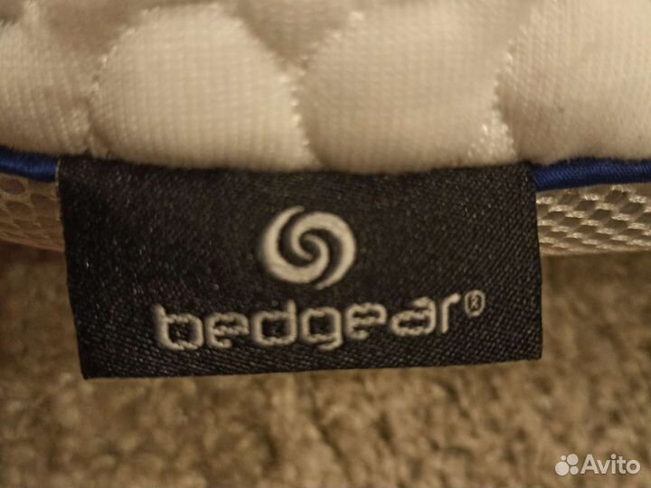 Новая ортопедическая подушка в хорошем состоянии