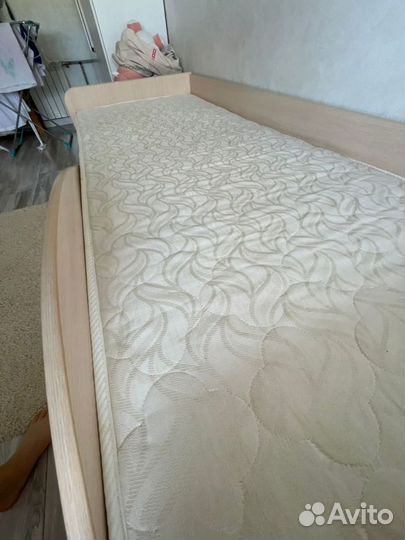 Кровать бу с матрасом