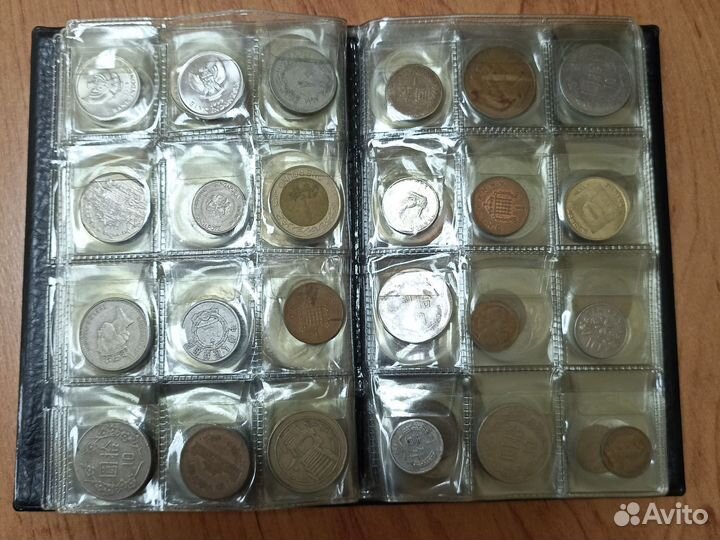 Монеты стран мира в альбоме 100шт
