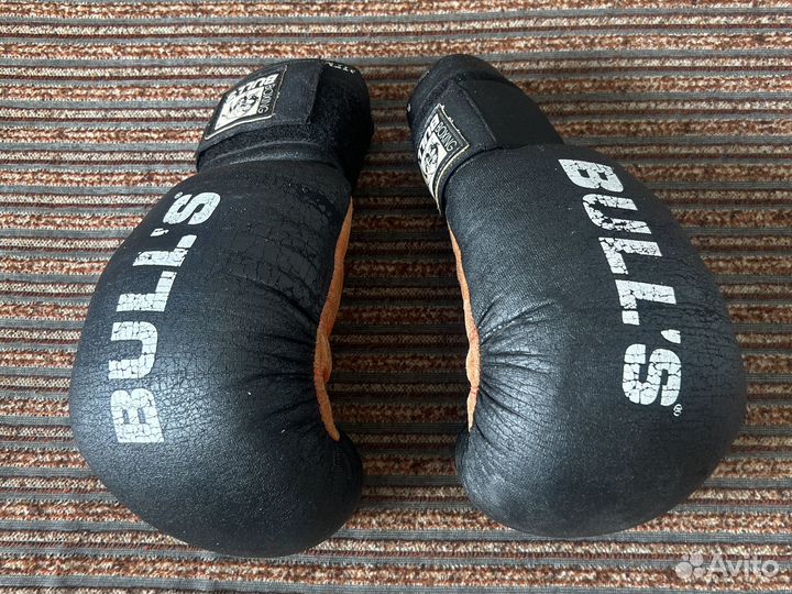 Боксерские перчатки