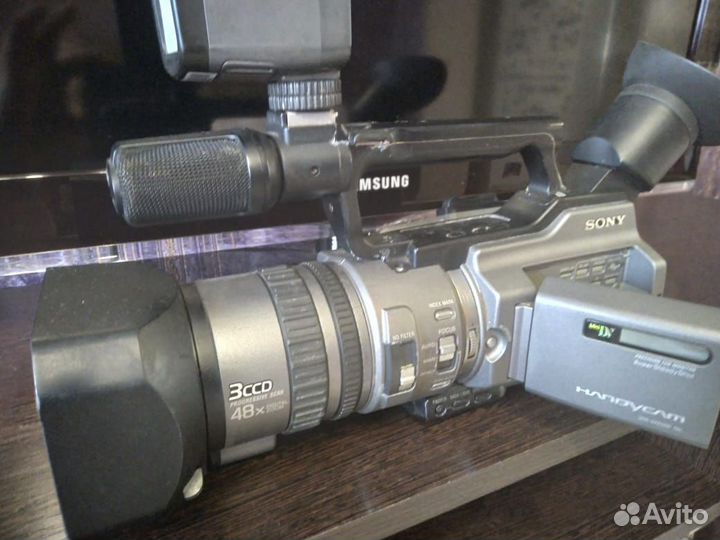 Профессиональная видеокамера sony