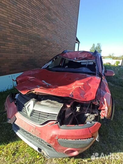 Renault Sandero Stepway 1.6 МТ, 2015, битый, 135 000 км