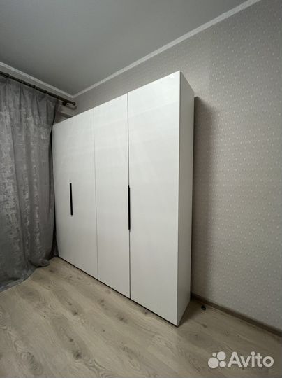 Шкаф