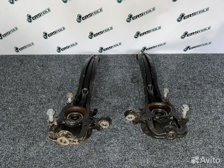 Кулак передний правый VW Touareg NF 2017