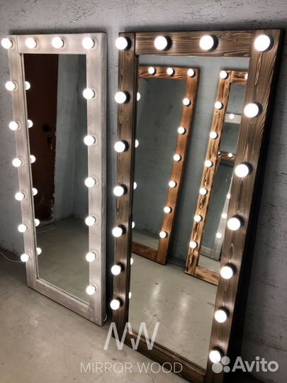 Гримерное зеркало с лампочками