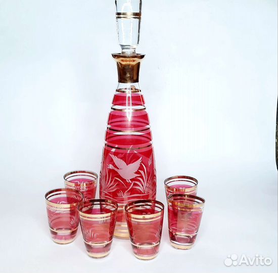 Графин с рюмками 