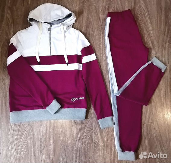 Новый костюм 42 44 спортивный женский