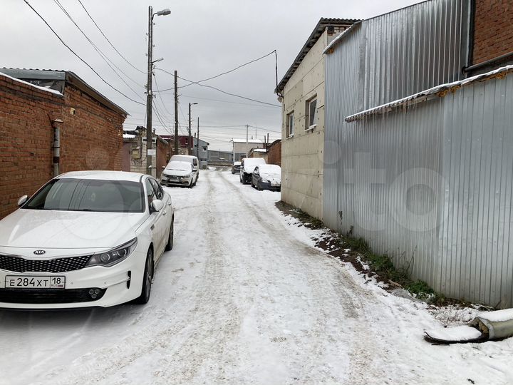 Гараж, > 30 м²