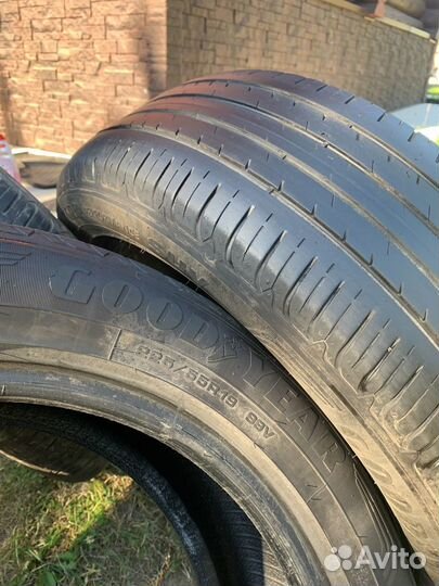 Goodyear EfficientGrip Performance SUV 225/55 R19