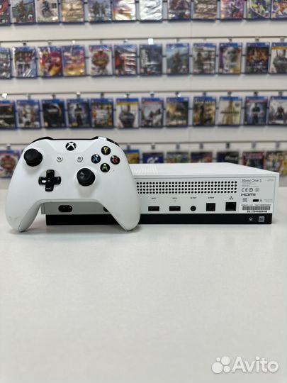 Xbox One S 500gb + Game Pass Ultimate 200игр