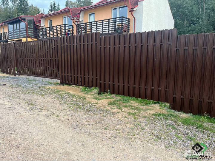 Заборы из штакетника / монтаж заборов