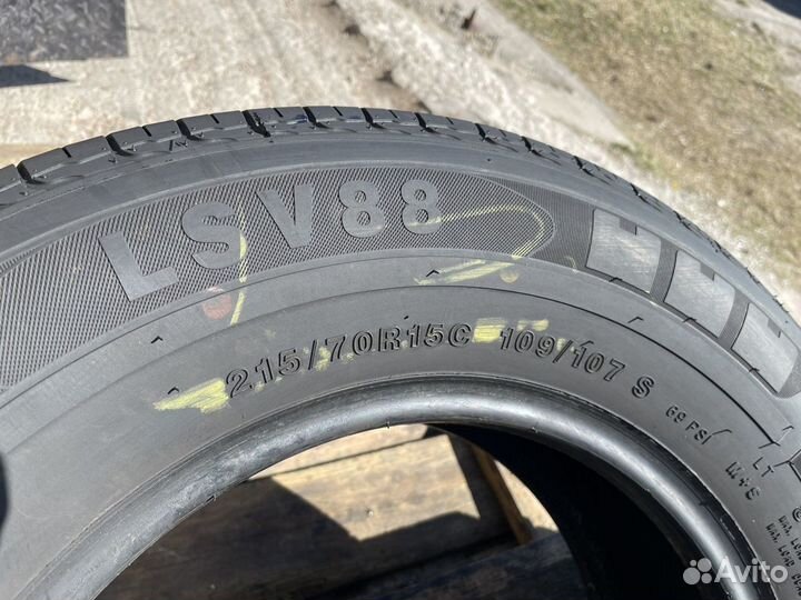 Landsail LSV88 215/70 R15C