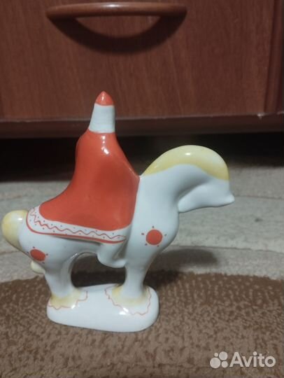 Фарфоровая статуэтка богатырь на коне СССР