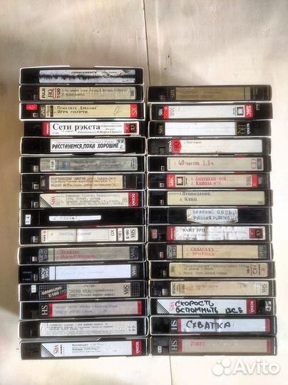 Видеокассеты VHS. Диски DVD