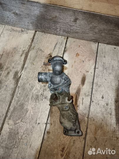 Корпус термостата Toyota Hilux Surf 1991г