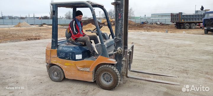 Вилочный погрузчик Toyota 42-7FG15, 2003