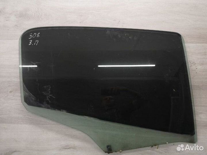Стекло заднее правое Peugeot 308