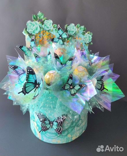 Шляпная коробка-ночник с парящями элементами