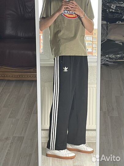 Широкие штаны Adidas