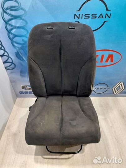 Сиденье кресло переднее Nissan tiida Лев, Прав