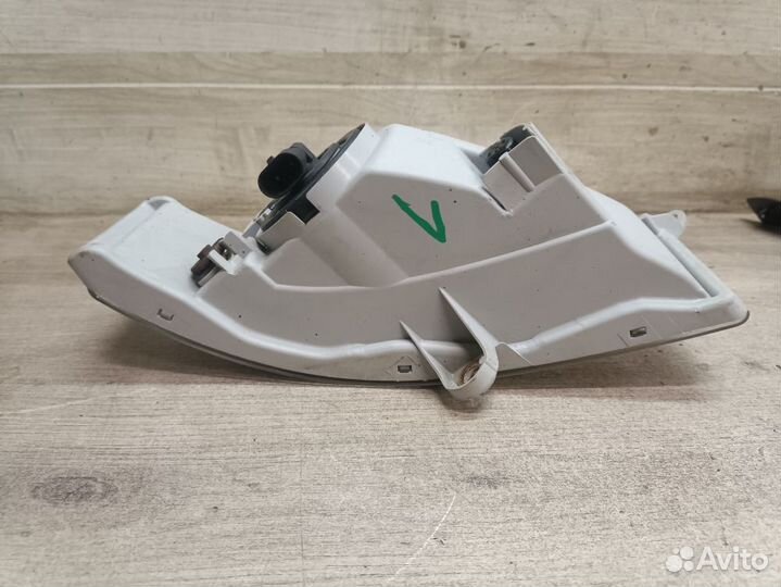 Фара противотуманная левая Toyota Camry XV30 (2001
