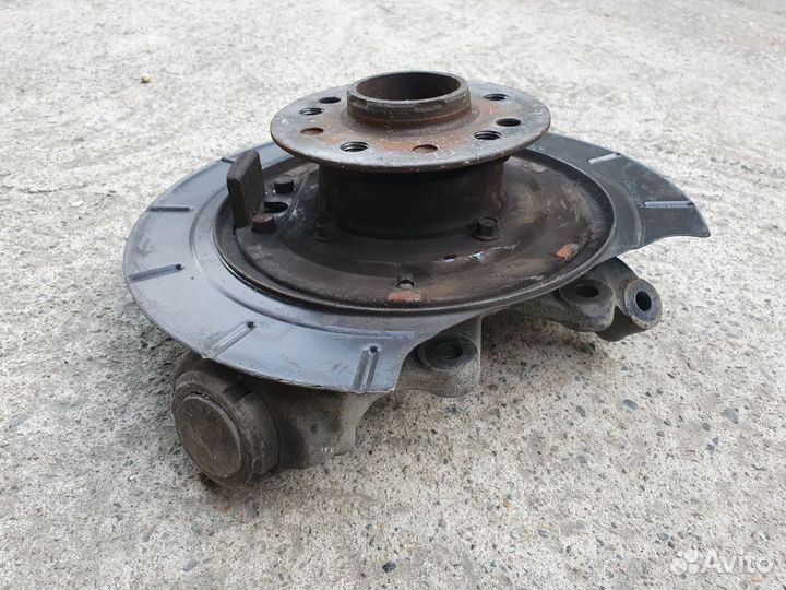 Кулак задний правый AMG для Mercedes W164 W251