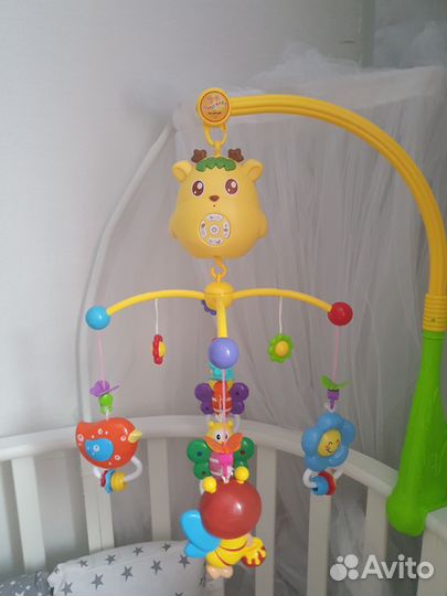 Музыкальный мобиль на кроватку