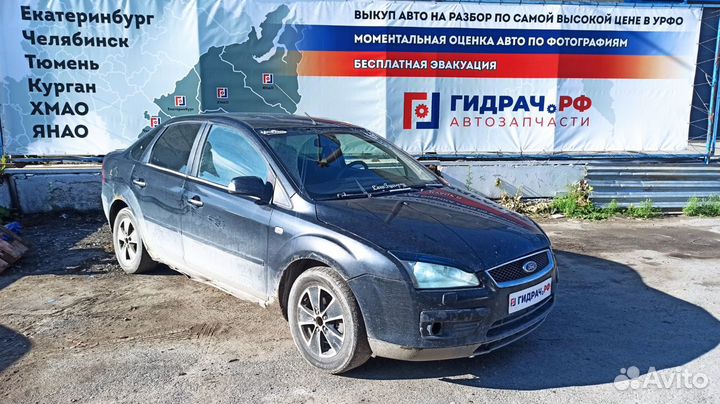 Кронштейн бампера передний правый Ford Focus 2 300