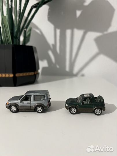 Машинки Toyota Land Cruiser и RAV4