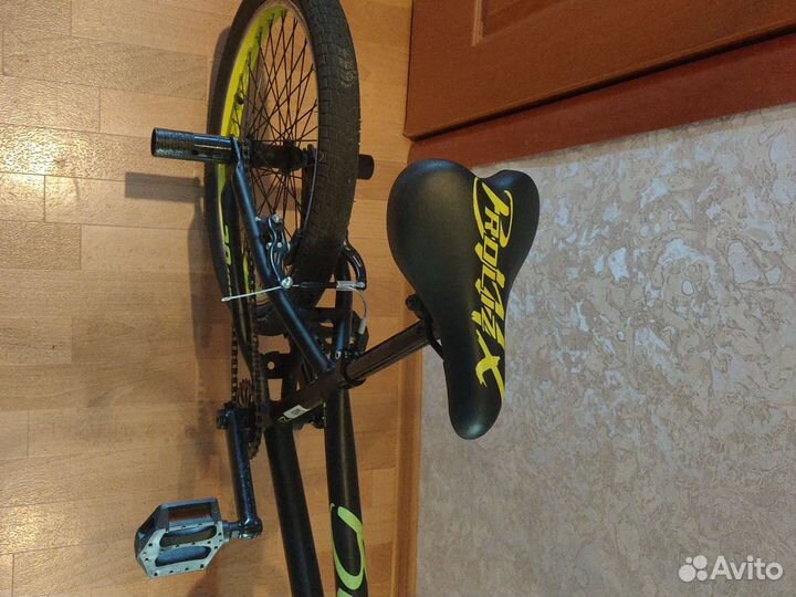 Трюковой велосипед bmx и трюковой самокат