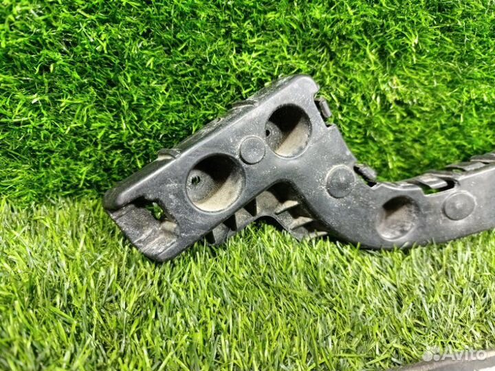 Крепление бампера заднее правое Chevrolet Orlando