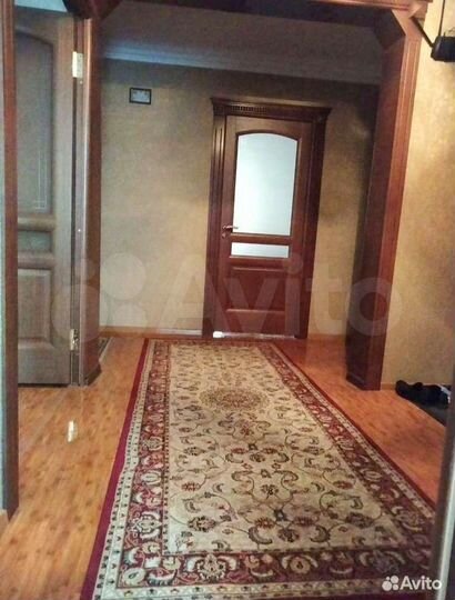 4-к. квартира, 100 м², 4/9 эт.
