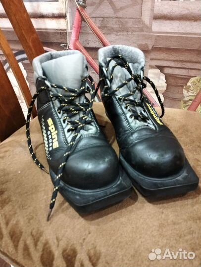 Лыжные ботинки