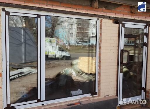 Дверь алюминиевая стеклянная