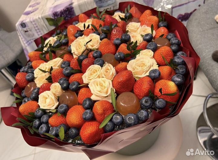 Клубничный букет и деабетические сладости